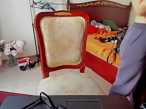 Tianiaa online show from November 13, 2025, 10:58 am