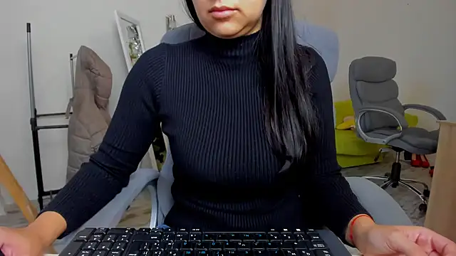 Tianiaa online show from December 3, 2025, 7:49 am