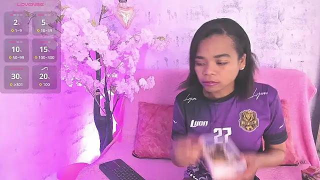 Snapshot of Gletty_noa chatting on October 7, 2025, 7:33 pm Gletty noa online show from October 7, 2025, 7:33 pm