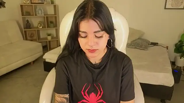 Nicole Foxx  online show from October 28, 2025, 7:38 pm