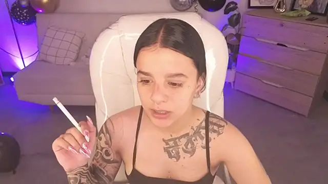 Nicole Foxx  online show from April 20, 2026, 6:31 pm