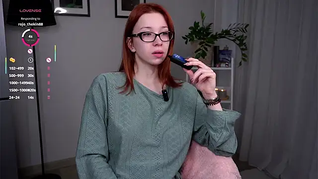 Snapshot of HildaFerrett chatting on October 12, 2025, 1:04 am HildaFerrett online show from October 12, 2025, 1:04 am