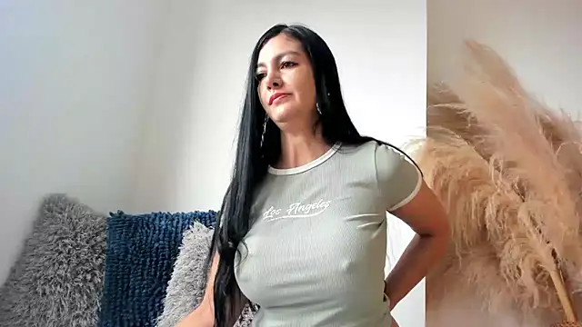 sofhia daniels online show from September 16, 2025, 1:23 pm