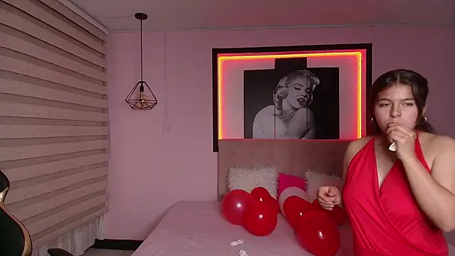 Kitten Cam online show from February 14, 2025, 1:08 pm