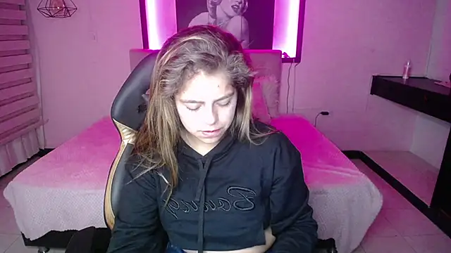 Kitten Cam online show from November 11, 2025, 2:55 am