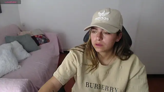 Kitten Cam online show from December 20, 2025, 11:23 pm