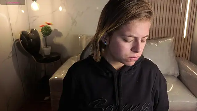 Kitten Cam online show from April 17, 2026, 2:25 am