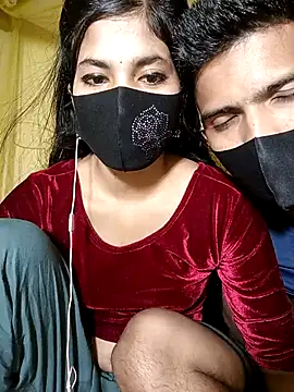 Hot couple 1 online show from September 28, 2025, 4:56 pm