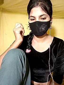 Hot couple 1 online show from October 1, 2025, 5:41 pm