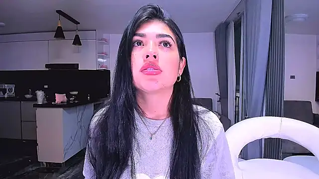 1lubonnie online show from May 14, 2026, 3:57 am