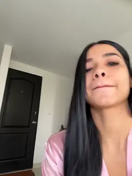 Bella Smiith  online show from December 15, 2025, 1:26 pm