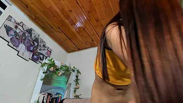 emili clark online show from March 23, 2025, 7:31 am