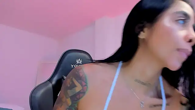 sophierooy22 online show from April 19, 2026, 12:43 am