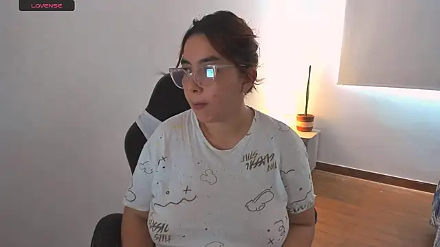 brithany olson25 online show from March 14, 2025, 6:39 pm