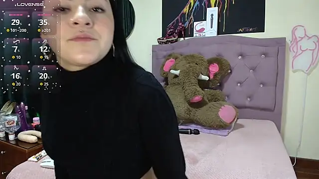 Emmie Hot online show from October 6, 2025, 12:02 pm