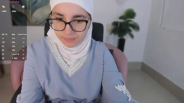 Ayha khalaf online show from October 7, 2025, 1:25 am