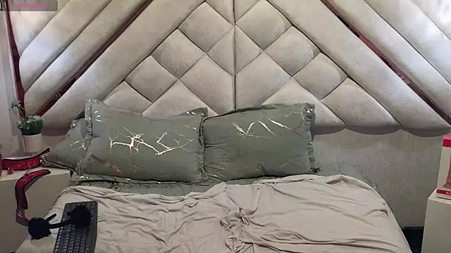 luxurycoupl online show from February 2, 2025, 7:09 am