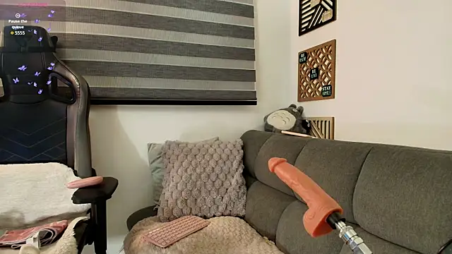 love sharol  online show from November 19, 2025, 2:33 am