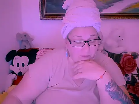 mayamayx online show from November 10, 2025, 8:08 pm