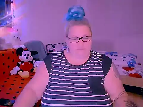 mayamayx online show from November 29, 2025, 4:10 pm