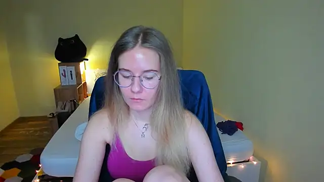 EmilyPaw online show from February 13, 2025, 6:27 pm