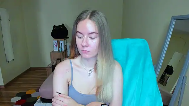 EmilyPaw online show from February 26, 2025, 6:37 am