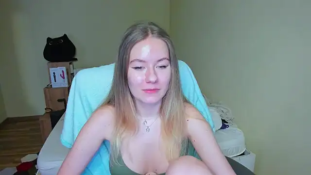 EmilyPaw online show from March 8, 2025, 10:43 am