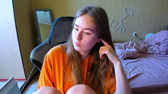 EmilyPaw online show from April 16, 2026, 10:49 am