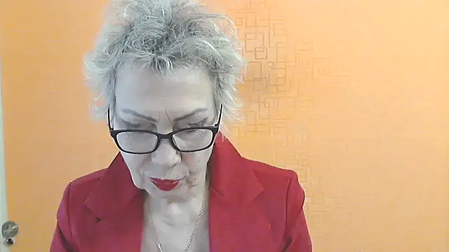 NessyJenixs online show from February 8, 2026, 8:29 am