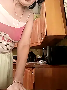 Laura Kiss online show from February 1, 2025, 3:50 pm