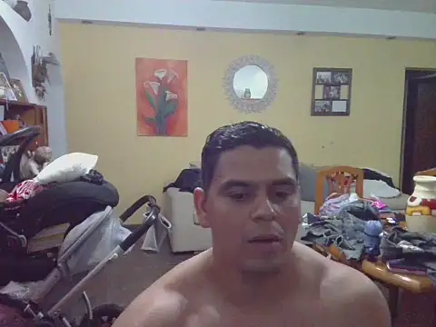 leandroc04 online show from October 22, 2025, 10:09 pm