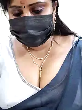 Snapshot of Queenflowerr chatting on February 10, 2025, 10:19 pm Queenflowerr online show from February 10, 2025, 10:19 pm