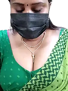 Snapshot of Queenflowerr chatting on February 19, 2025, 12:25 am Queenflowerr online show from February 19, 2025, 12:25 am