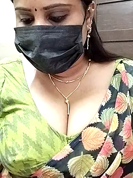 Snapshot of Queenflowerr chatting on February 22, 2025, 10:18 am Queenflowerr online show from February 22, 2025, 10:18 am