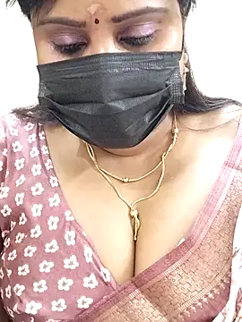 Snapshot of Queenflowerr chatting on February 26, 2025, 3:41 pm Queenflowerr online show from February 26, 2025, 3:41 pm