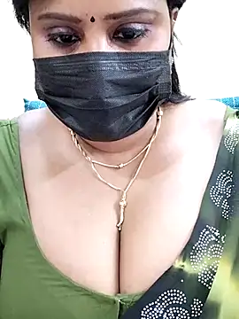 Snapshot of Queenflowerr chatting on March 9, 2025, 11:36 am Queenflowerr online show from March 9, 2025, 11:36 am