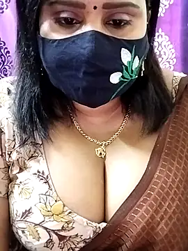 Snapshot of Queenflowerr chatting on November 1, 2025, 8:05 am Queenflowerr online show from November 1, 2025, 8:05 am