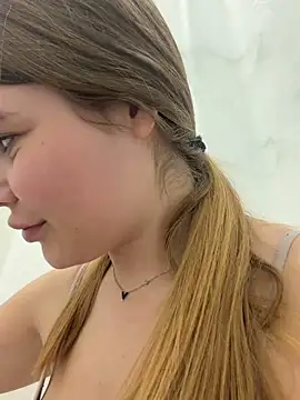 ella zzz online show from March 11, 2026, 9:43 pm