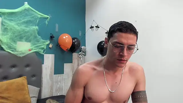 Frank Millers online show from November 4, 2025, 6:51 pm