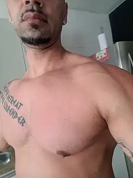 Snapshot of badbrown chatting on February 10, 2025, 12:39 pm badbrown online show from February 10, 2025, 12:39 pm