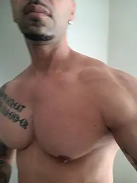 Snapshot of badbrown chatting on February 18, 2025, 12:39 pm badbrown online show from February 18, 2025, 12:39 pm