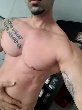 Snapshot of badbrown chatting on February 21, 2025, 12:28 pm badbrown online show from February 21, 2025, 12:28 pm