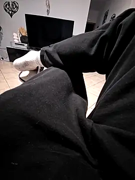 Snapshot of Velly82 chatting on April 1, 2026, 4:48 pm Velly82 online show from April 1, 2026, 4:48 pm