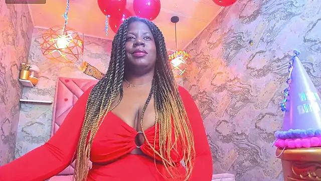 Snapshot of nefertiti_ebony chatting on June 1, 2026, 8:32 pm nefertiti ebony online show from June 1, 2026, 8:32 pm