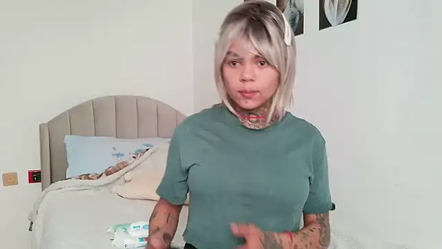 Snapshot of serena__vedette chatting on June 5, 2026, 8:42 am serena vedette online show from June 5, 2026, 8:42 am