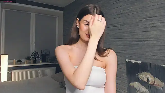 FloraDobb online show from February 9, 2025, 10:11 pm