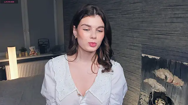 FloraDobb online show from March 14, 2025, 9:00 pm