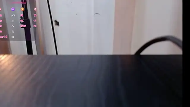 victoria adams07 online show from April 14, 2026, 1:39 pm