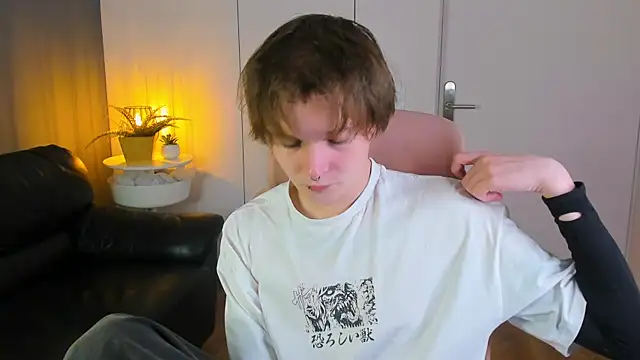 DemianEnglen online show from April 7, 2026, 1:33 pm