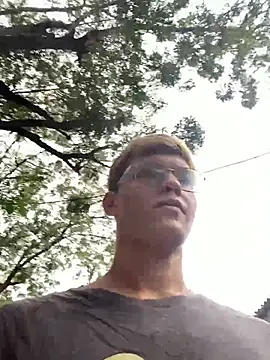 izan 20 online show from February 10, 2025, 2:48 pm